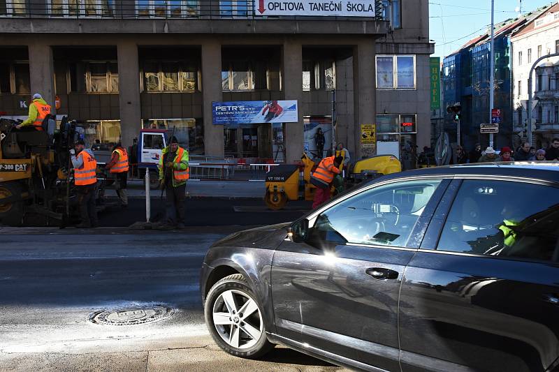 Policisté v úterý po poledni částečně uvolnili provoz v Sokolské ulici.