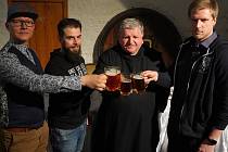 Z oficiálního narážení piva Popeleční Benedict, ve středu 30. března v Klášterní sýpce v Břevnovském klášteře.