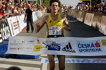 BĚCHOVICE. Loňskému vítězi Róbertovi Štefkovi (na snímku) se postaví domácí i zahraniční běžci.