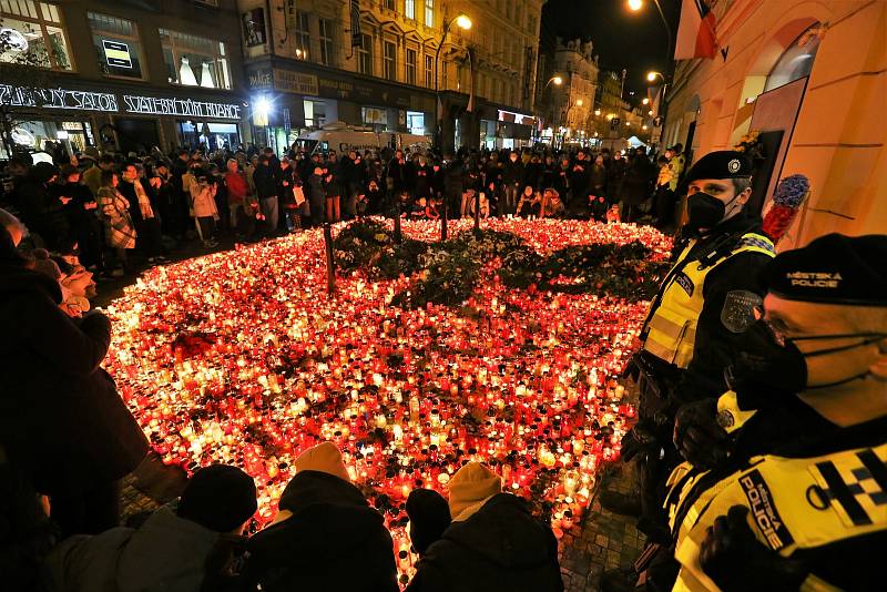 Oslavy 17. listopadu na Václavském náměstí a Národní třídě.