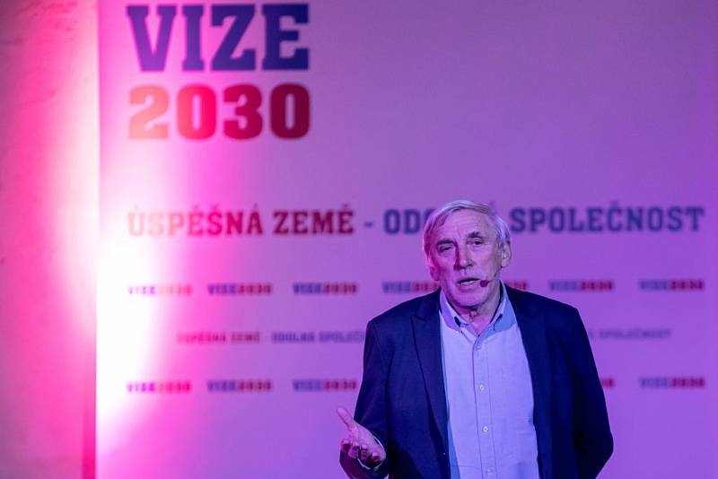 Roadshow TOP 09, která po všech krajích představuje lidem dokument Vize 2030, pokračovala 6. března v Praze. Jiří Růžička.