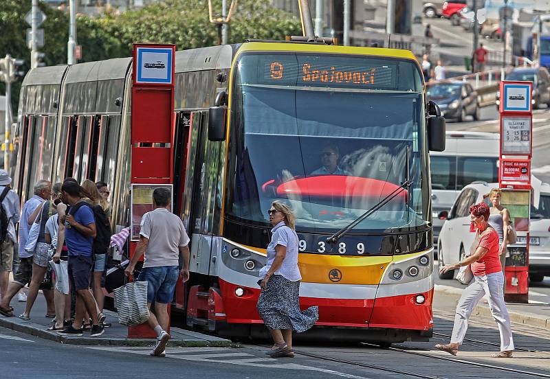MHD v Praze- tramvaje. Typ 15T.