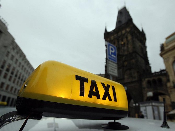 VYPLATÍ SE OKRÁDAT? Taxikáři by se podle nového magistrátního návrhu už nemohli schovat za svého zaměstnavatele./Ilustrační foto