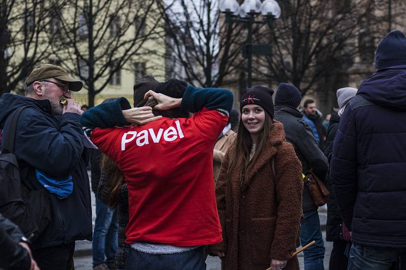 Z předvolební kampaně 'Všichni za pravdu!' na podporu prezidentského kandidáta Petra Pavla na Staroměstském náměstí v Praze.