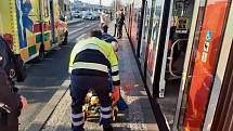 Policie hledá svědky dalšího incidentu, který způsobil muž s nožem v tramvaji.