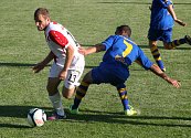 Slavia v přípravě přejela Varnsdorf 5:0. Na snímku s míčem obránce Marek Čepelák.
