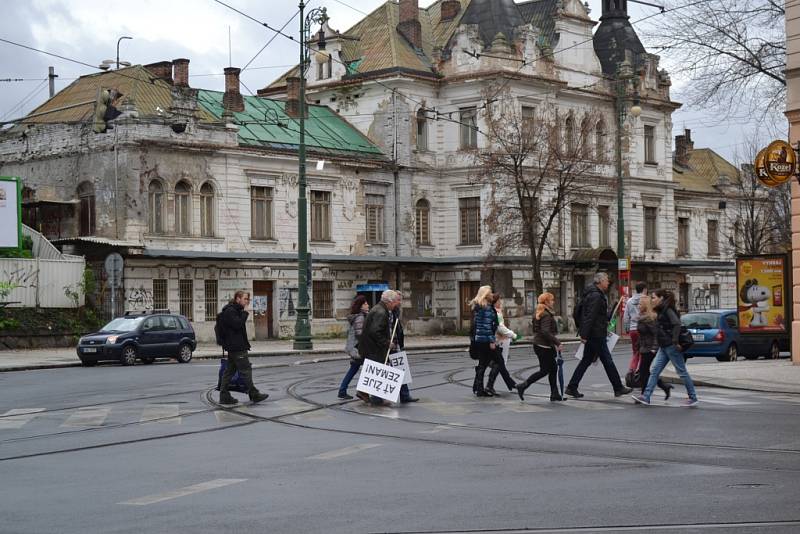 Oslavy 26. výročí Sametové revoluce 17. listopadu v Praze na Albertově.