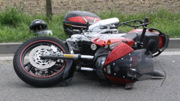 Těžkým zraněním skončila další nehoda motorkáře na Žďársku