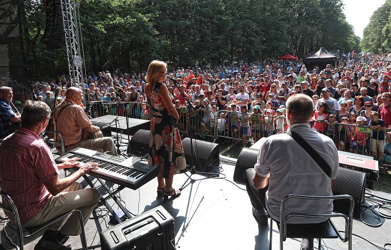 Největší český rodinný festival Kašpárkohraní oslavil 10. narozeniny v Oboře Hvězda.