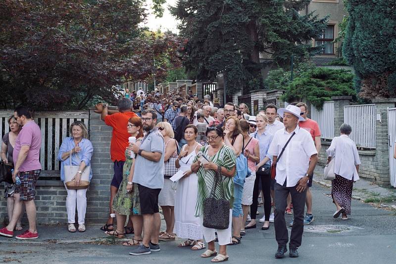 Čapkova vila se poprvé otevřela veřejnosti. Přišly desítky lidí