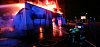 Požár autoservisu: Plameny spolkly celou budovu, trhaly se tlakové lahve
