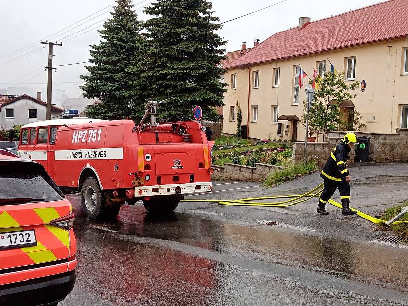 Požár rodinného domu v Tuchoměřicích.