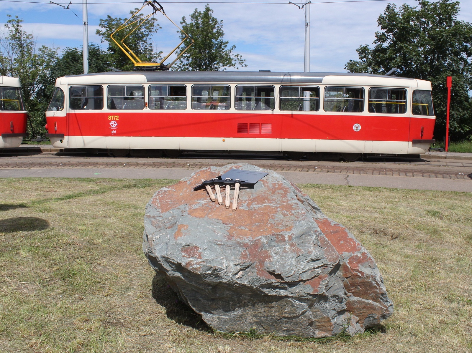 FOTO: Plán na tramvaj na Dědinu čekal skoro 50 let. Hotovo má být za 16  měsíců - Pražský deník