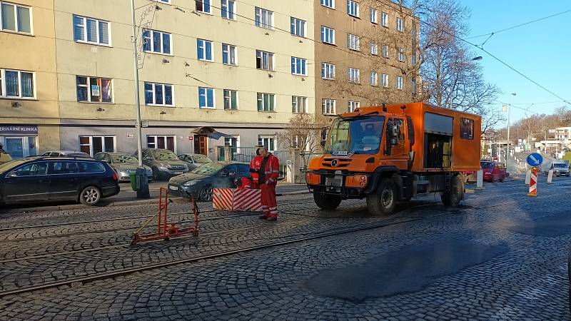 V okolí Olšanského náměstí se už dlouho pilně pracuje.
