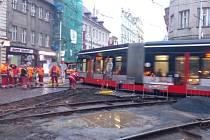 Dopravní podnik (DPP) zahájil v centru Prahy další etapu opravy tramvajových kolejí.
