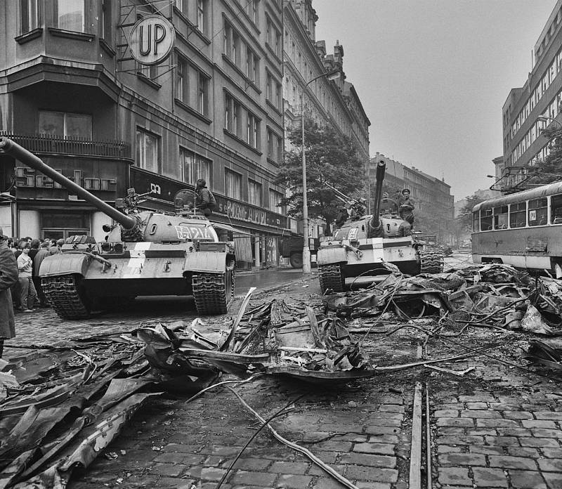 Sovětské tanky v Praze, 21. srpen 1968.