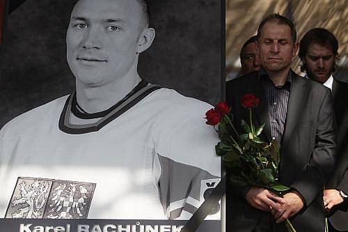 Rozloučení s hokejovými reprezentanty Janem Markem, Karlem Rachůnkem a Josefem Vašíčkem, kteří zahynuli při leteckém neštěstí ruského klubu Lokomotiv Jaroslavl, proběhlo 11. září.