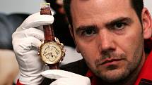 Mohelnický hodinář Luděk Seryn představil nejdražší náramkové hodinky, které kdy byly v Čechách vyrobeny. Zlaté hodinky Imperátor, deko¬rovány prvky inspirované starověkým Římem. Cena hodinek je 1,9 milionů Kč. 