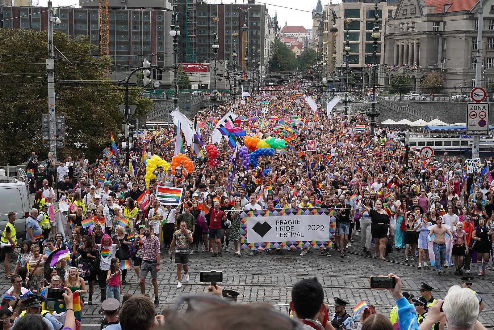Pražský deník Duhový průvod na festivalu hrdosti LGBT+ komunity