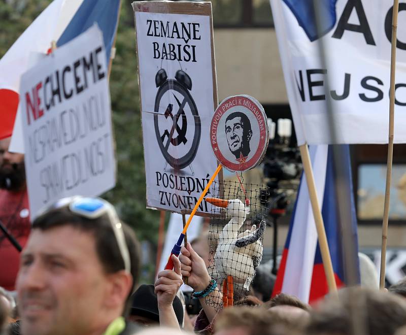 Demonstrace proti Marii Benešové a Andreji Babišovi  21.května 2019 na Václavském náměstí.