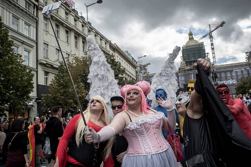 Průvod hrdosti gayů, leseb, bisexuálů, translidí (LGBT) Prague Pride prošel Prahou.