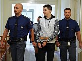Soud s mladíkem, který mačetou zavraždil učitele středního odborného učiliště v pražské Michli.