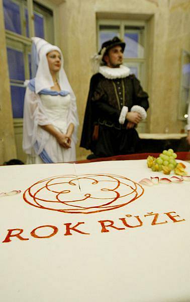 Zahájení výstavy Rok růže, která se koná v rámci projektu Rožmberský rok 2011 k výročí 400 let od úmrtí posledního z Rožmberků Petra Voka, proběhlo 9. prosince v Rožmberském paláci na Pražském hradě.