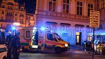Po výtržnostech v centru Prahy skončilo v poutech nejméně 31 lidí včetně anglických fotbalových fanoušků.
