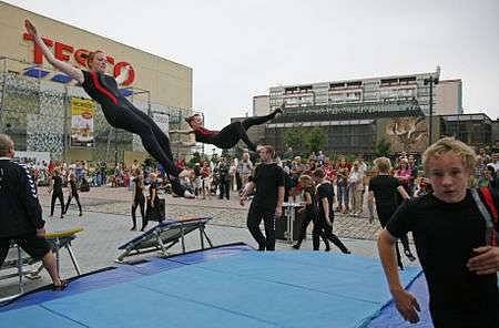 Akrobatická show skupiny dánských gymnastů Springholdet konal se 3.červenca 2007 v Praze Vršovicich.