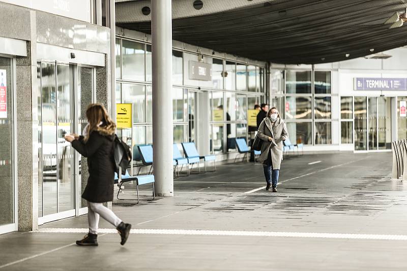 Letiště Václava Havla krátce poté, co se znovu otevřelo pasažérům.