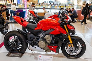 Výstava motocyklů Ducati v OC Arkády Pankrác.