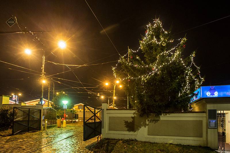 Vánoční strom - vozovna Střešovice v Praze.