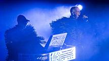 Britské elektronické duo Pet Shop Boys vystoupilo 13. srpna v Praze v rámci turné Electric World Tour, na němž představuje novou desku Electric.