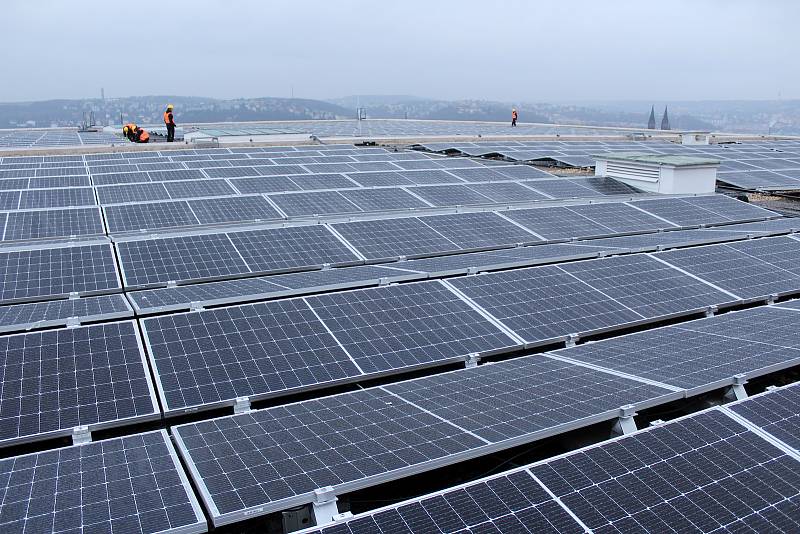 Fotovoltaická elektrárna na střeše Kongresového centra v Praze.