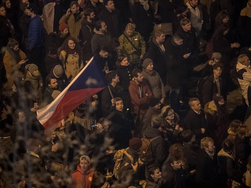 Na pražském Václavském náměstí 15. listopadu protestovali lidé proti premiérovi Andreji Babišovi.