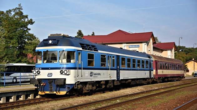 Cestující z Neratovic do Prahy musí dosud na vlak do stanice Neratovice. Nově přibude i zastávka Neratovice-sídliště.