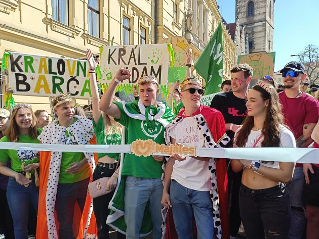 Začíná pražský Majáles: Na průvod studentům hrály hudební hvězdy