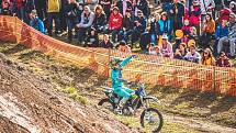 Do areálu Kavčák u Benešova se sjedou nejlepší domácí freestyle motokrosaři, závodníci ze SuperEndura či z country cross.