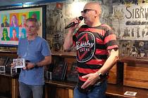 Křest alba Pub art skupiny Tři sestry a výpravné obrazové knihy 40 let pod vobraz.