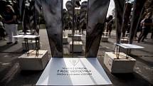 Zahájení výstavy 17 Andělů, kteří symbolizují sedmnáct zemřelých účastníků silničního provozu na území Prahy, proběhlo 19. září v Praze na Karlově náměstí.