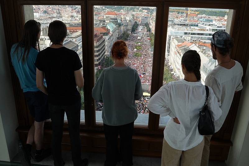 Z demonstrace s názvem Česká republika na 1. místě na Václavském náměstí v Praze.