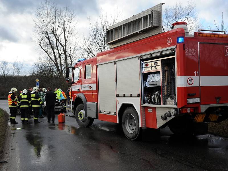 Hasiči pomáhali u dopravní nehody v Libušské ulici.