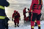 Firefighters intervened on the Berounce River in Prague's Lahovice, where the ice broke under a skater.