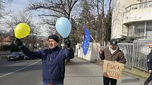 Protest před ruským velvyslanectvím v Praze 24. února 2022.