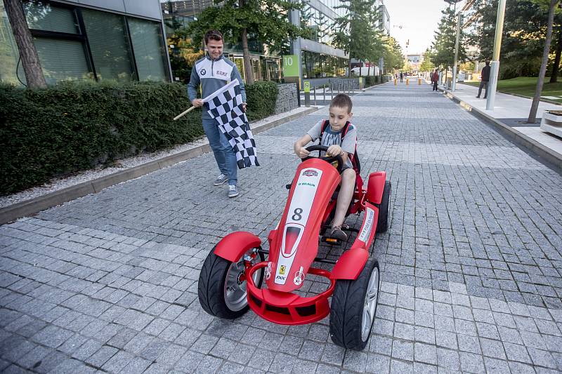 Společnost B.Braun v rámci kampaně Plníme sen pohybem věnovala 31. srpna v Praze šlapací autíčko Ferrari Liborovi Svobodovi, který je od svých dvanácti let odkázaný na umělou parenterální výživu.