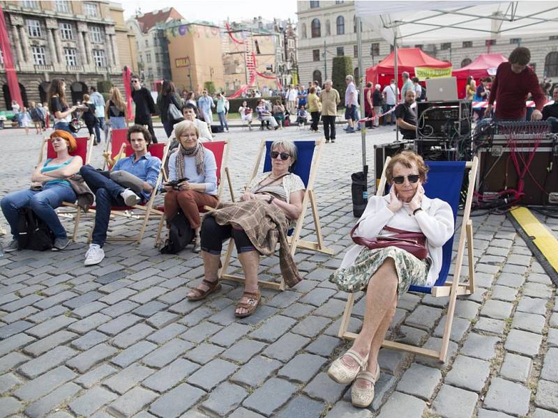 Festival Open Square na Palachově náměstí.