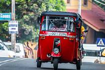 Asijské rikši zvané tuk-tuk: tuk-tuky ze Srí Lanky. Příliš se neliší od těch nejobyčejnějších, které lze vidět v Dillí a na jiných místech Indie.