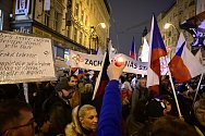 Protest proti České televizi a vládě, 17. listopadu 2022, Národní třída, Praha.