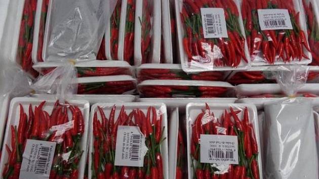 Zásilka z Vietnamu obsahující chilli papriček o celkové hmotnosti 385 kg mají nepříznivý vliv na spotřebitele