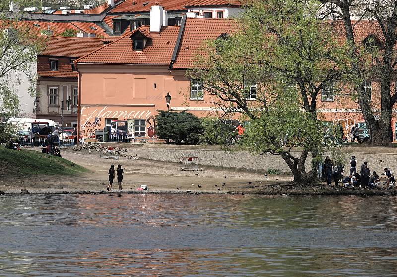 S kapitánem Štěpánem Rusňákem po stopách filmových míst - nábřeží u Cihelné ulice - film Dobrý voják Švejk.